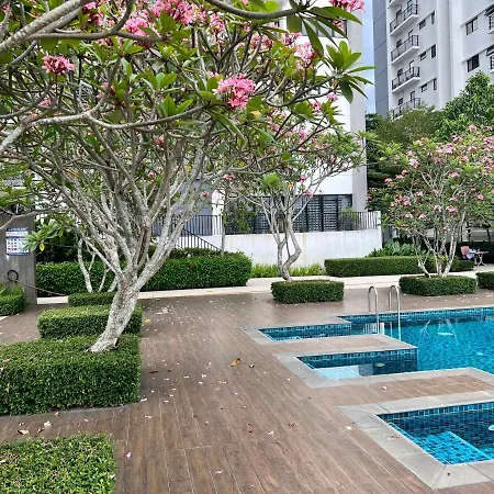 Cozy Studio Sk 1 Residence For 4 Pax Upm Mines Serdang Seri Kembangan Exterior photo