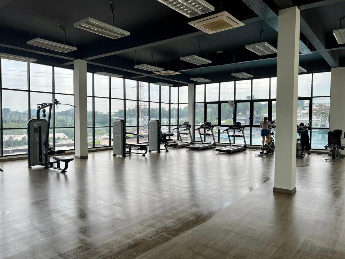 Cozy Sk 1 For 4 Pax Upm Mines Serdang Apartment *