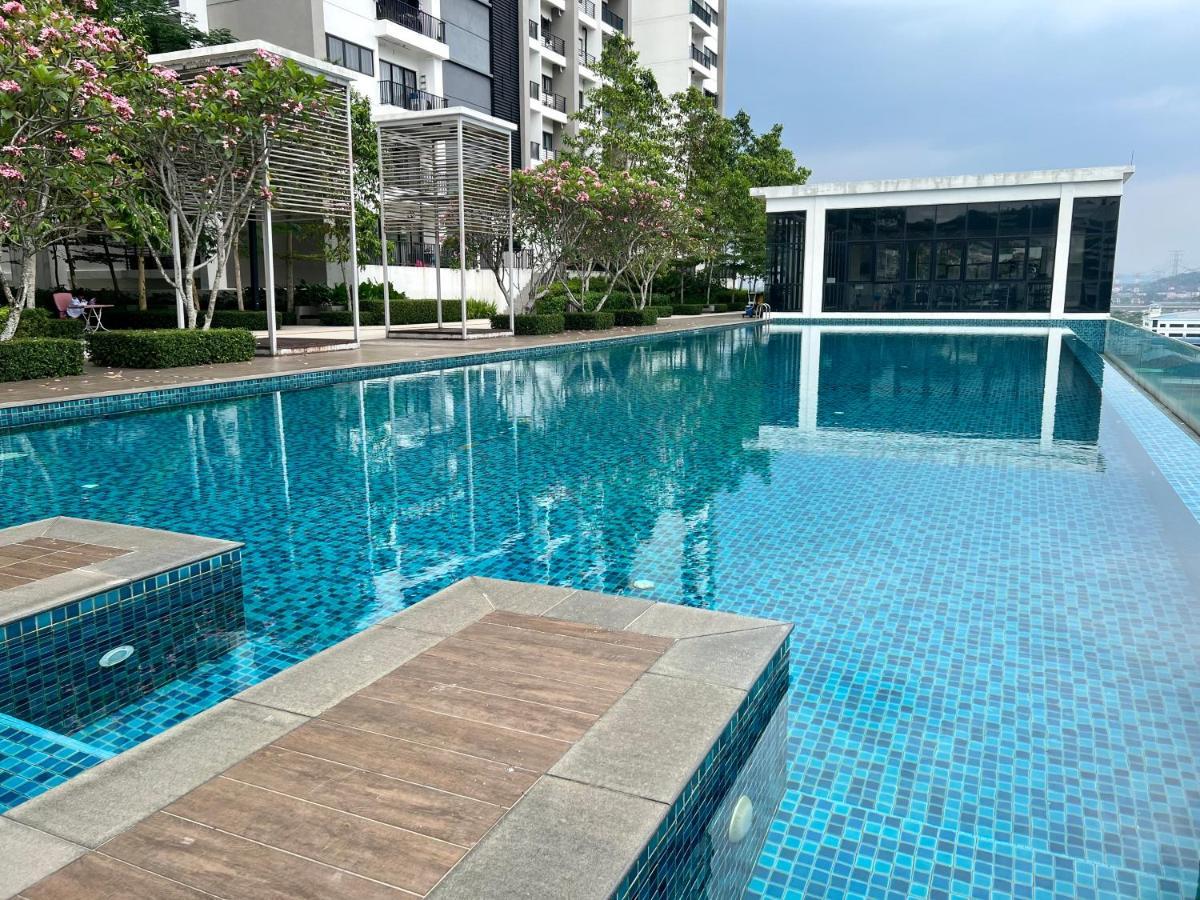 Cozy Sk 1 For 4 Pax Upm Mines Serdang Apartment *